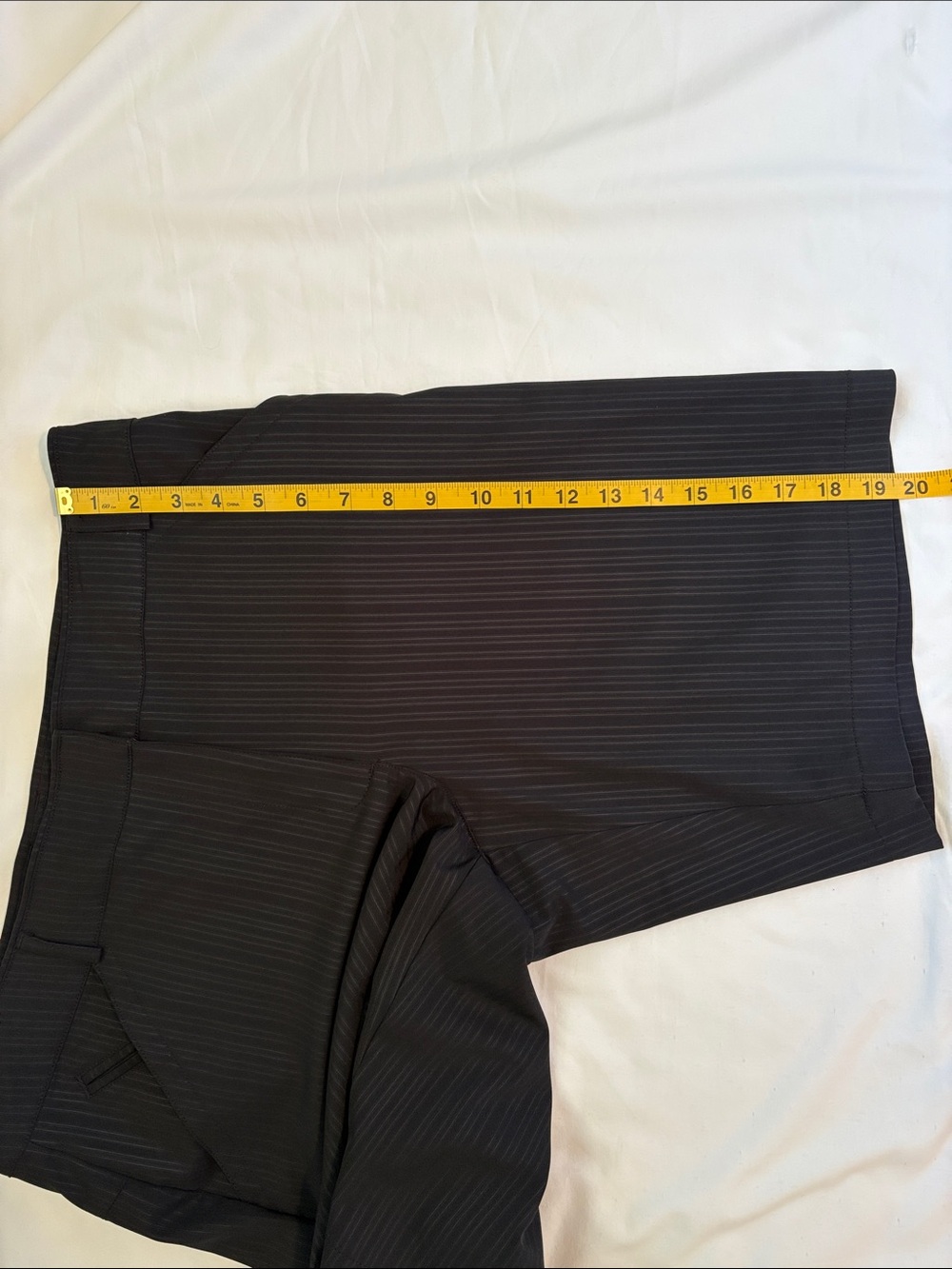 Nike Golf Tech Women's Woven Shorts Size 12 Black Stripe Long Walking Shorts EUC - Picture 8 of 9